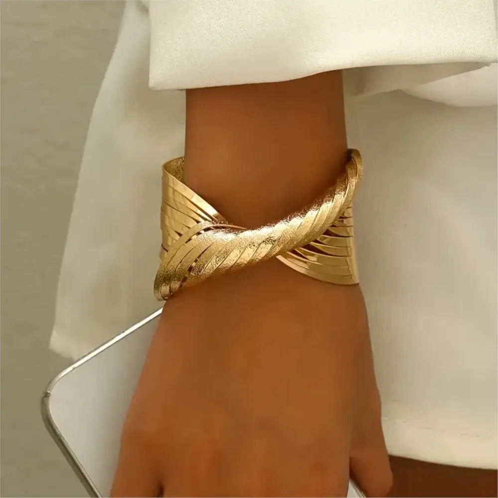Zenobia Twist Cuff