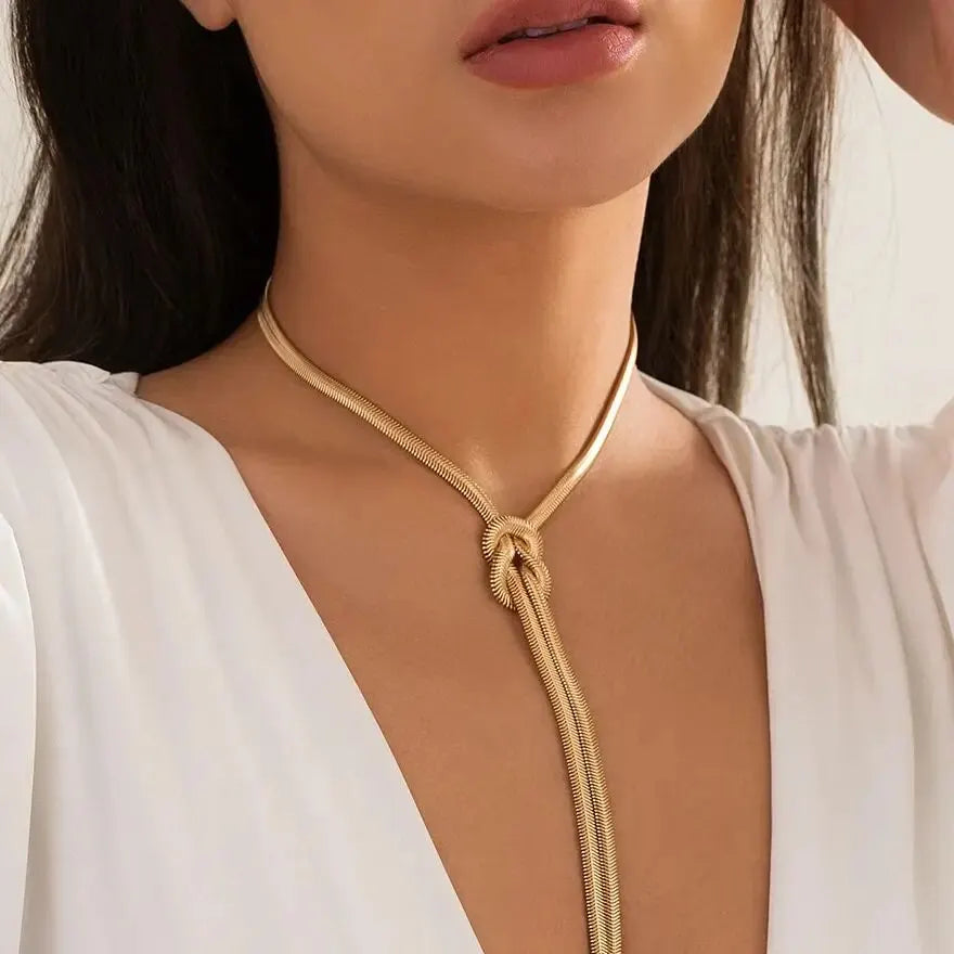 Eleanor Knot Necklace